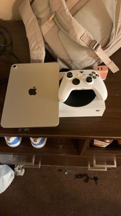 Apple iPad and Xbox series s