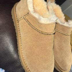 Ugg Ultra Minis Size 9