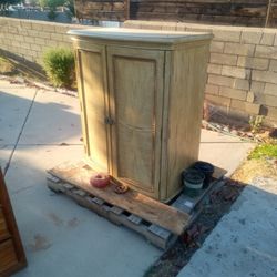 Nice Entertainment Center 