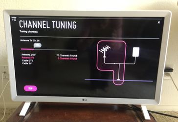 LG 24” Smart TV w/Remote LM520S Like New Lightweight 