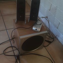 Logitech pc speakers with big subwoofer 