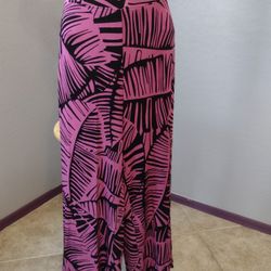 Chico's pink and black pull on pants size 1(m/8)
95% acetate and 5% spandex
