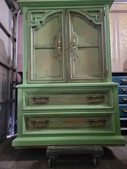 TALL DRESSER: HEAVY AND SOLID WOOD 100% , H:56"D:19"W:39"