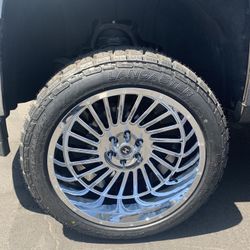 22x12 Hardcore With 33x12.50R22 