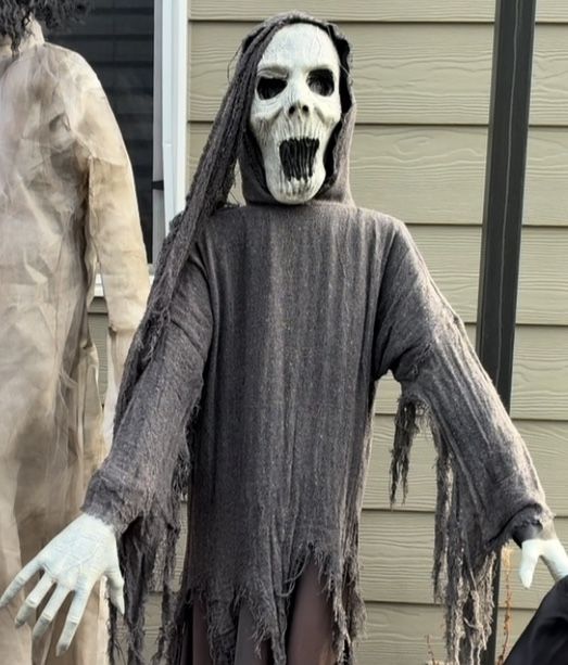 Spirit Halloween 2022 The Hauntress Animatronic
