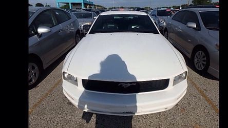 2005 Ford mustang deluxe