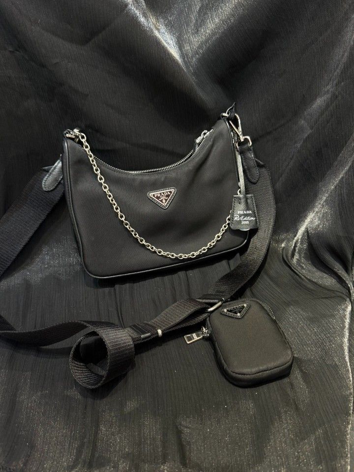 Elegant Black Leather Tote & Shoulder Bag, Timeless & Versatile Design