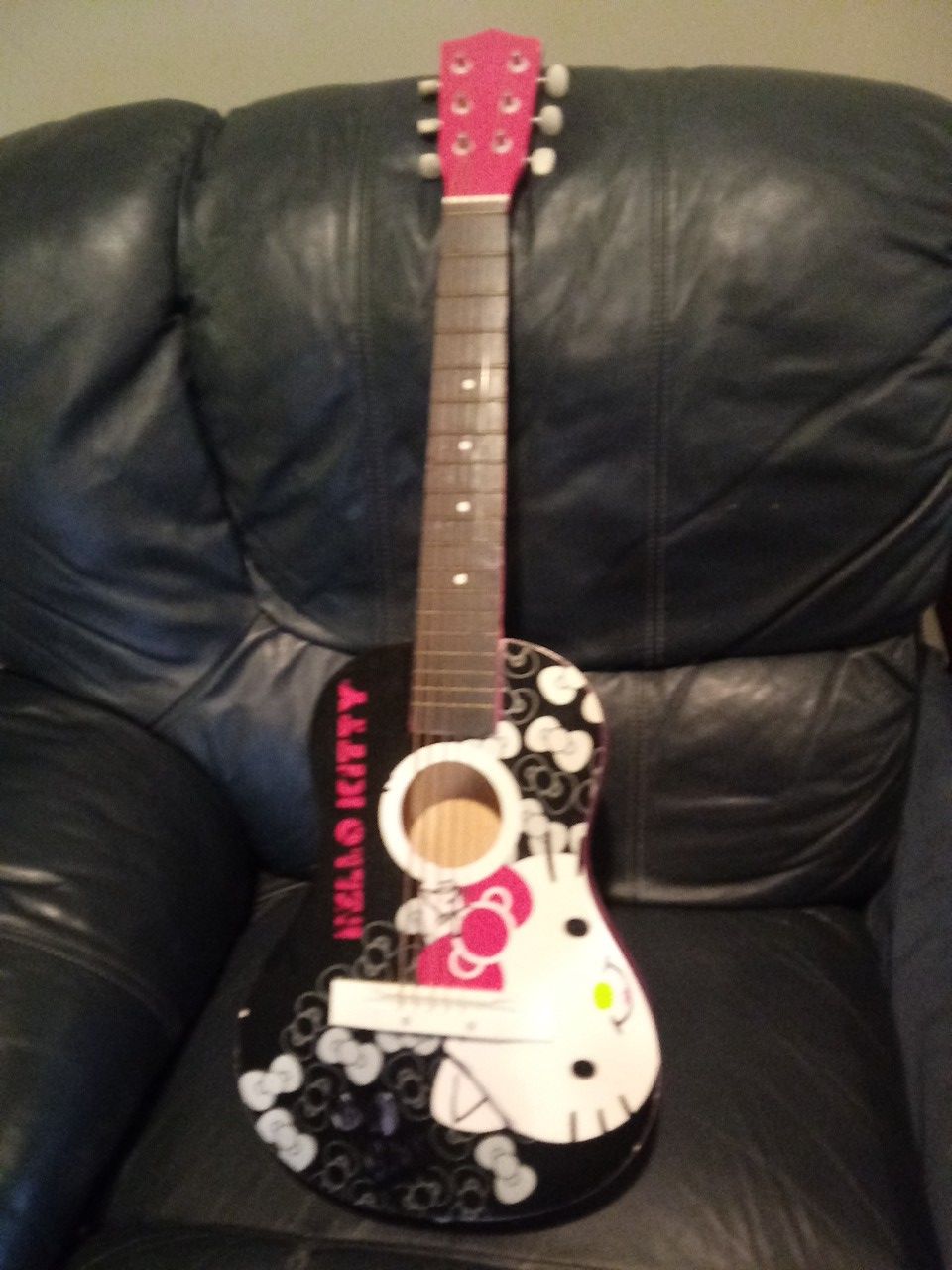 HELLO KITTY WOOD GUITAR