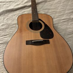Yamaha F335 Acoustic Guitar