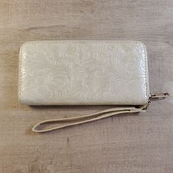 A Nice Wallet It Holds Alot  .      Size. .8"×  4" .