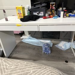 IKEA MICKE Desk