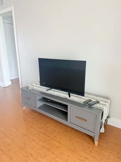 Tv stand with flat screen tv  BOTH For $100 CASH ONLY   PICK UP : DELRAY BEACH