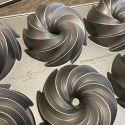 Nordic Ware Heritage Bundtlette Cake Pan, Metallic, Silver, Bundt cake Pans