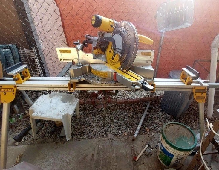 DeWALT DWS779 HEAVY DUTY DOUBLE BEVEL SLIDING COMPOUND MITER SAW + STAND