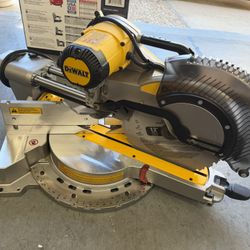 Dewalt 12in Sliding Miter Saw *Missing Dust Bag