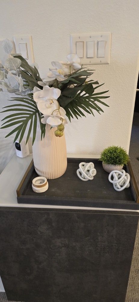 Modern Black & White Console Table with Decorative Tray