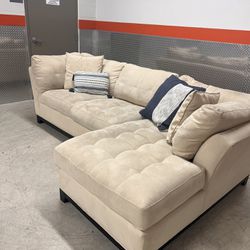 WOW! Cream Cindy Crawford Sectional Couch ONLY $335 ($1,750 Retail!!) Free Delivery! 🚚 