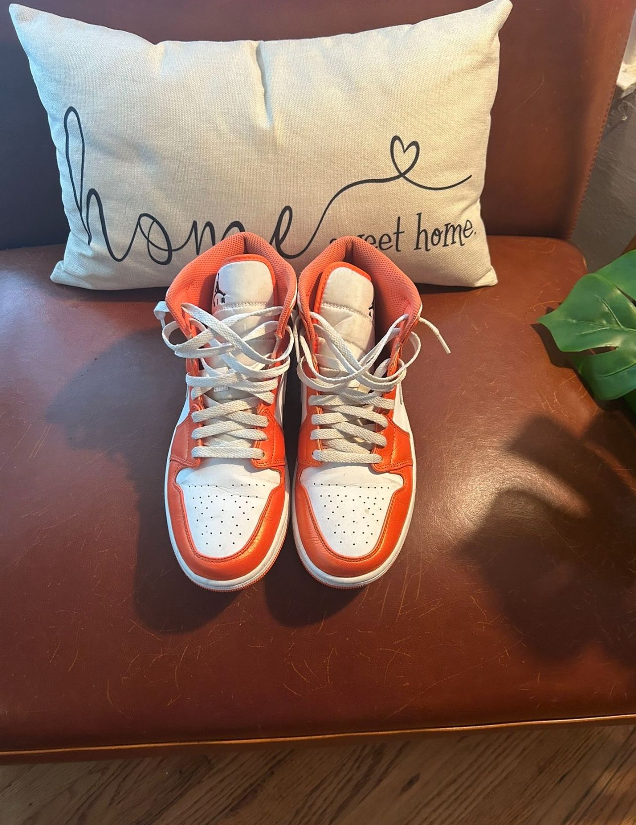 Air Jordan 1 Mid Orange