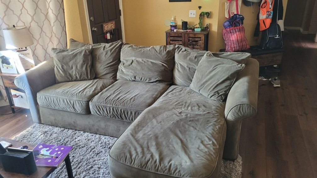Sofa With Chase