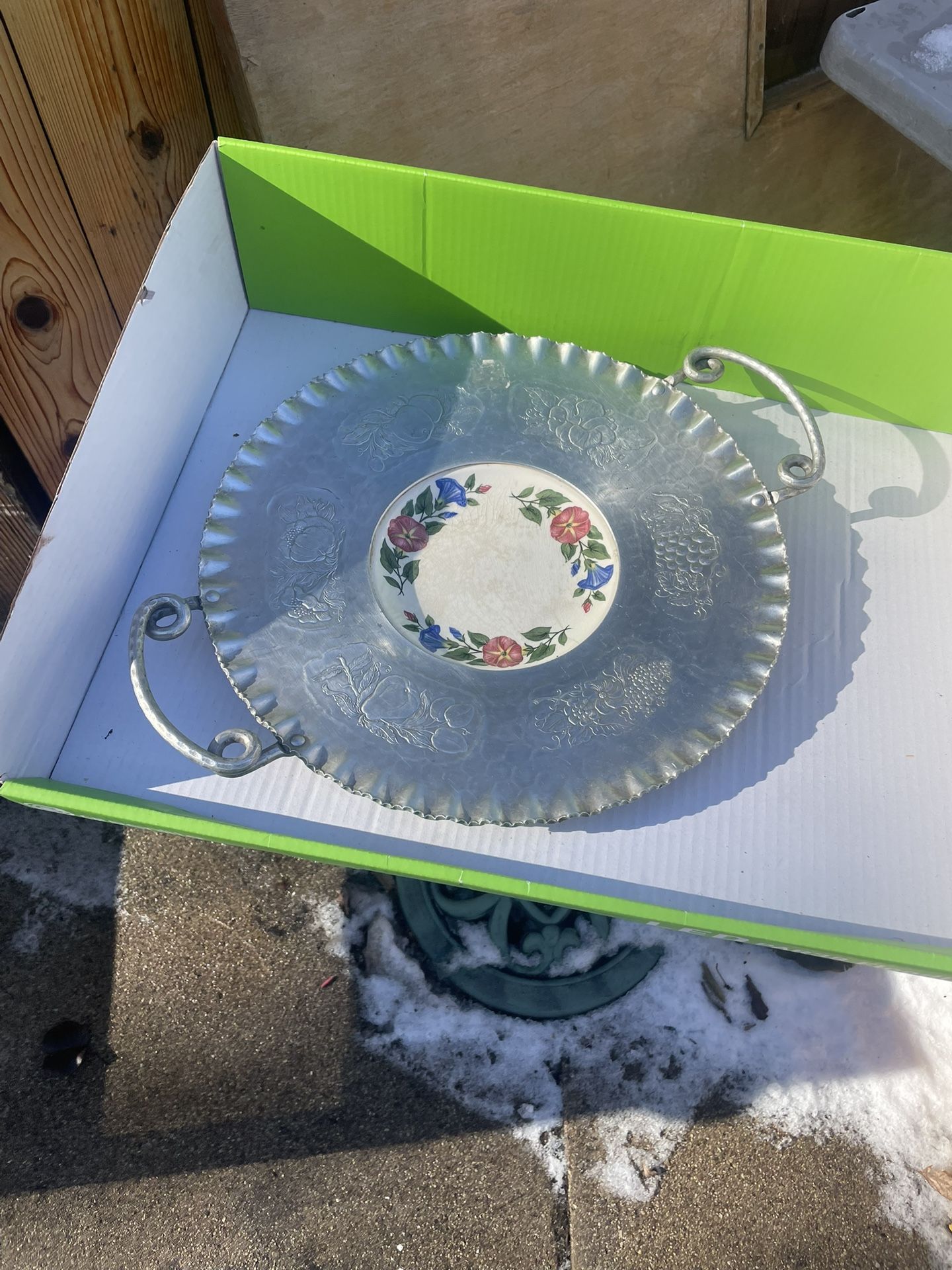 Vintage Cromwell Handcrafted Aluminum Tray with Ceramic Dish incert 17 round, $15