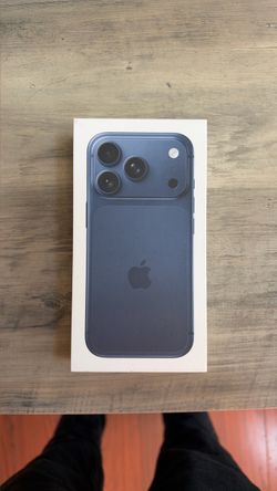iPhone 17 Pro 256 GB Deep Blue Unlocked 10/10 Condition