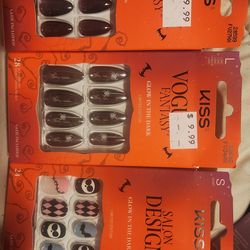 Kiss nails glow in the dark