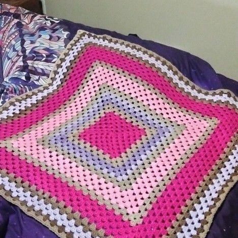 Baby Blanket (Crochet Granny Square Style)