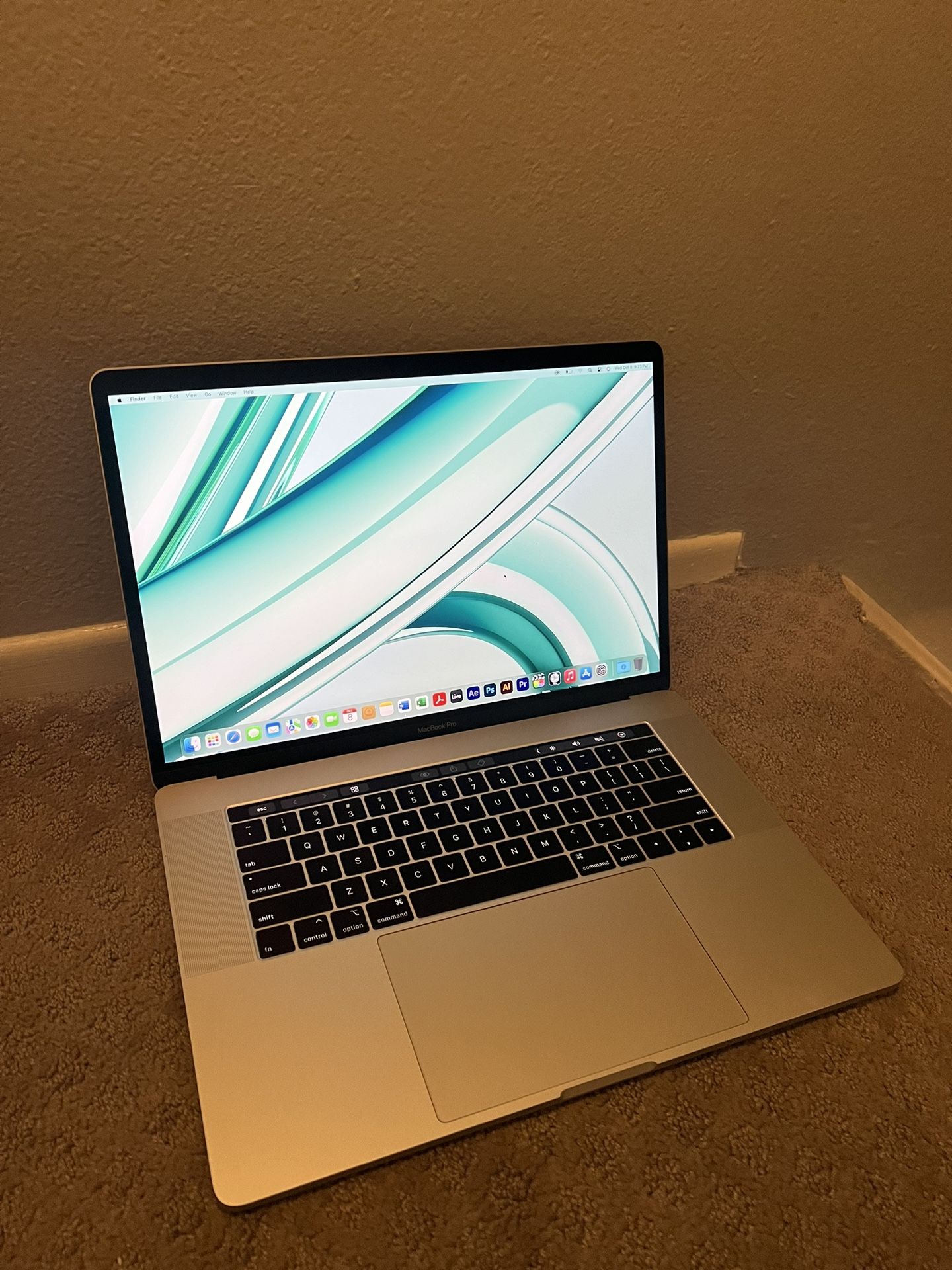 MacBook Pro 15" i7 16GB RAM 512GB SSD | Touch Bar | Adobe Suite + Logic Pro | 100%Battery Or Best Offer