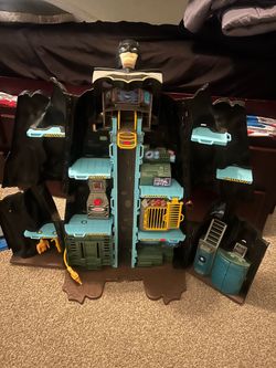 Batcave Giant transforming tower
