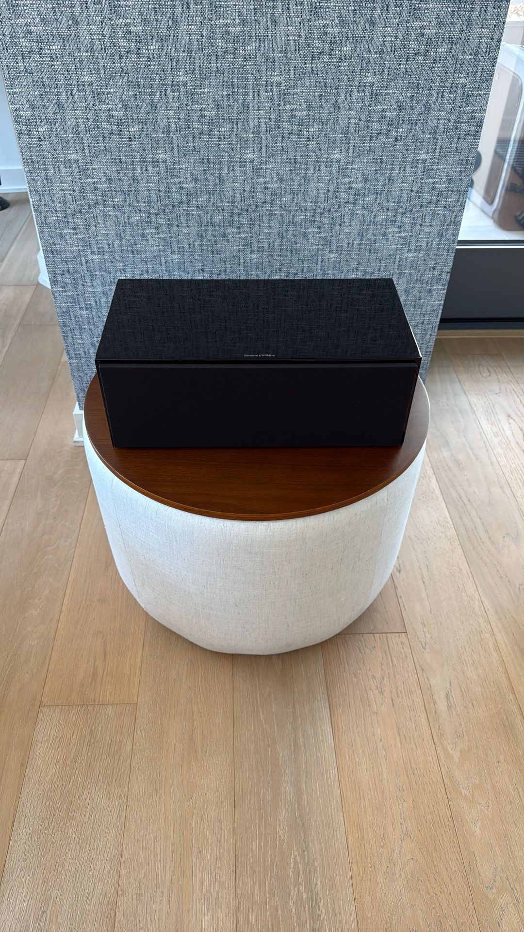 Bowers & Wilkins Speaker