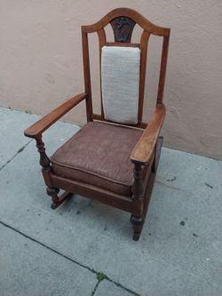 VINTAGE ROCKING CHAIR