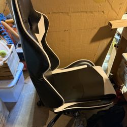 Black & White Gaming / Racing Chair – Great Condition!