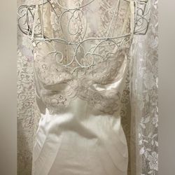 vintage 60's 70's vanity fear nylon Antron- Ill nightgown dress Lace Size 32 L.