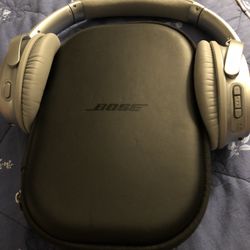 Bose QC 35 II - Silver With Case & charge Cord 
