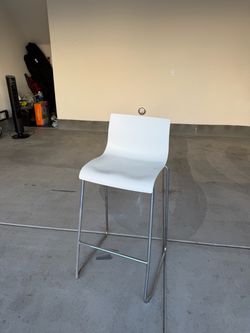 White chair/ bar stool