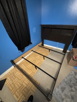 4 Piece Queen Size Bedroom Set/ Brown