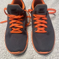 Nike Men's Flex 2016 Running Sneakers. Size 9.5 medium.