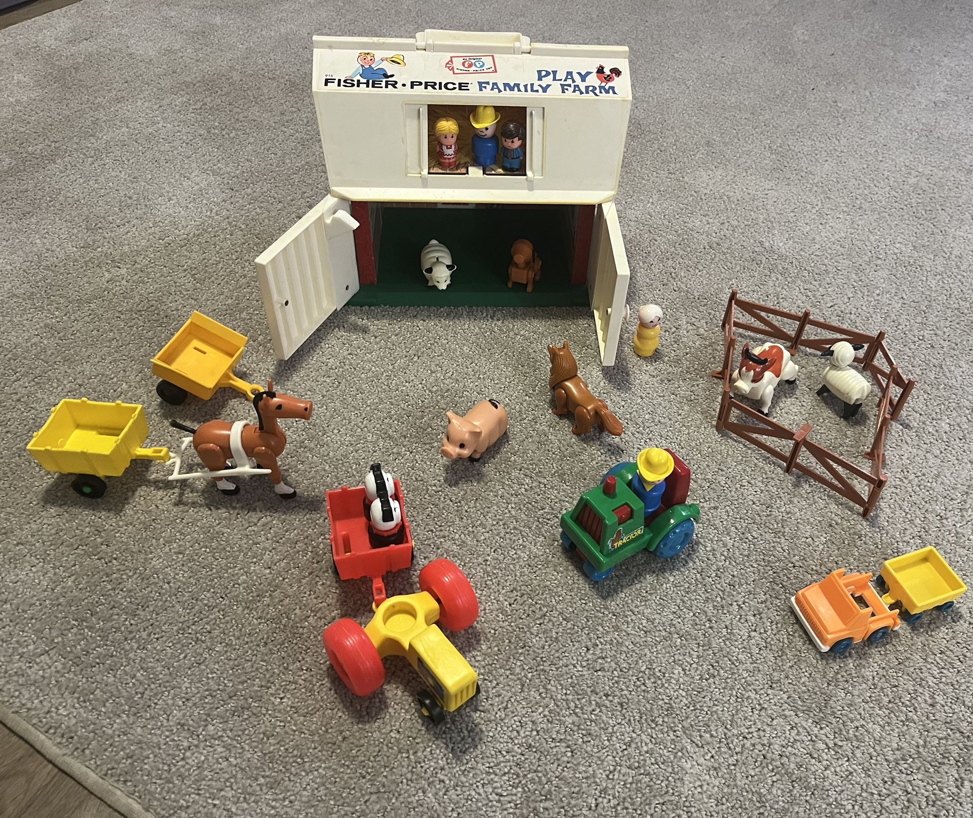 Vintage Fisher Price Little People Play Family Farm #915 Barn + Animals + Accessories Lot