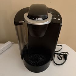 Keurig Coffee Maker – Clean & Works Perfect
