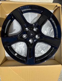 Camero 2020 Rim covers (New-Open Box)