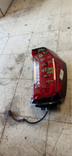 2021-22 gmc Yukon right taillight