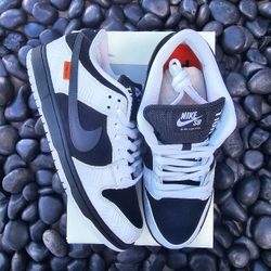 Nike Sb Dunk Low Tightbooth