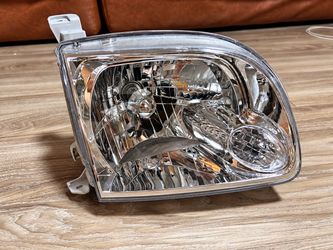 2005-2006 Toyota Tundra Eagle Eyes Right Passenger Headlight TY812-B001R