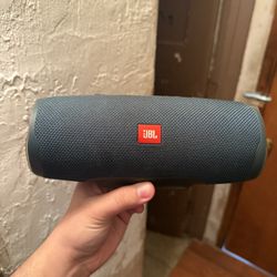 JBL Charge 4