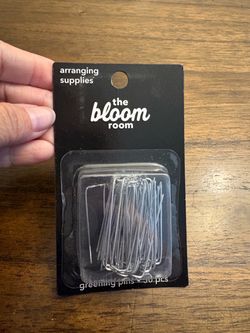 New pack of floral greening pins