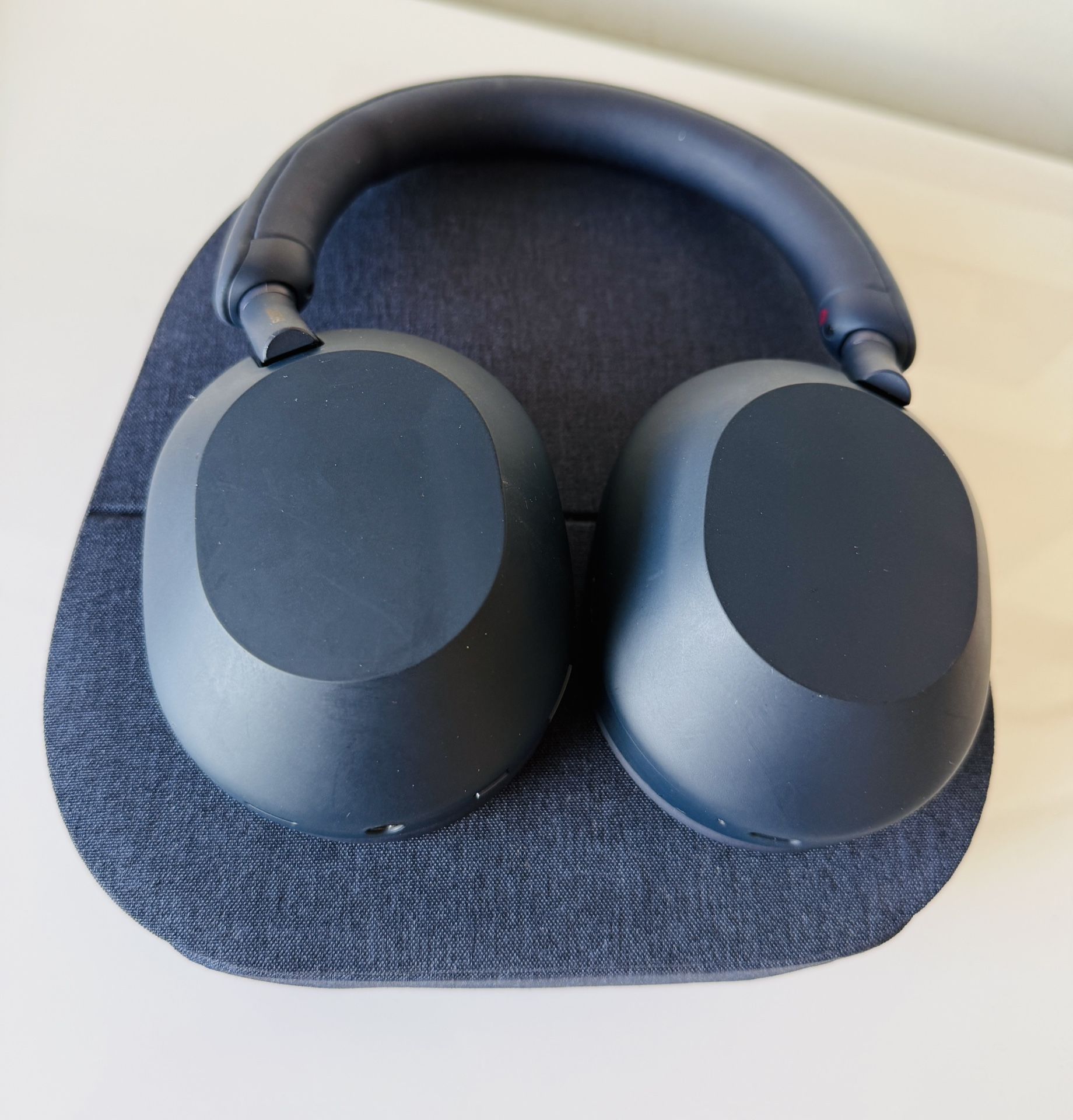 Sony WH 1000X M5 headphones