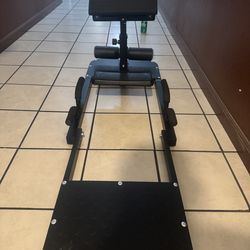 Hip thrust machine