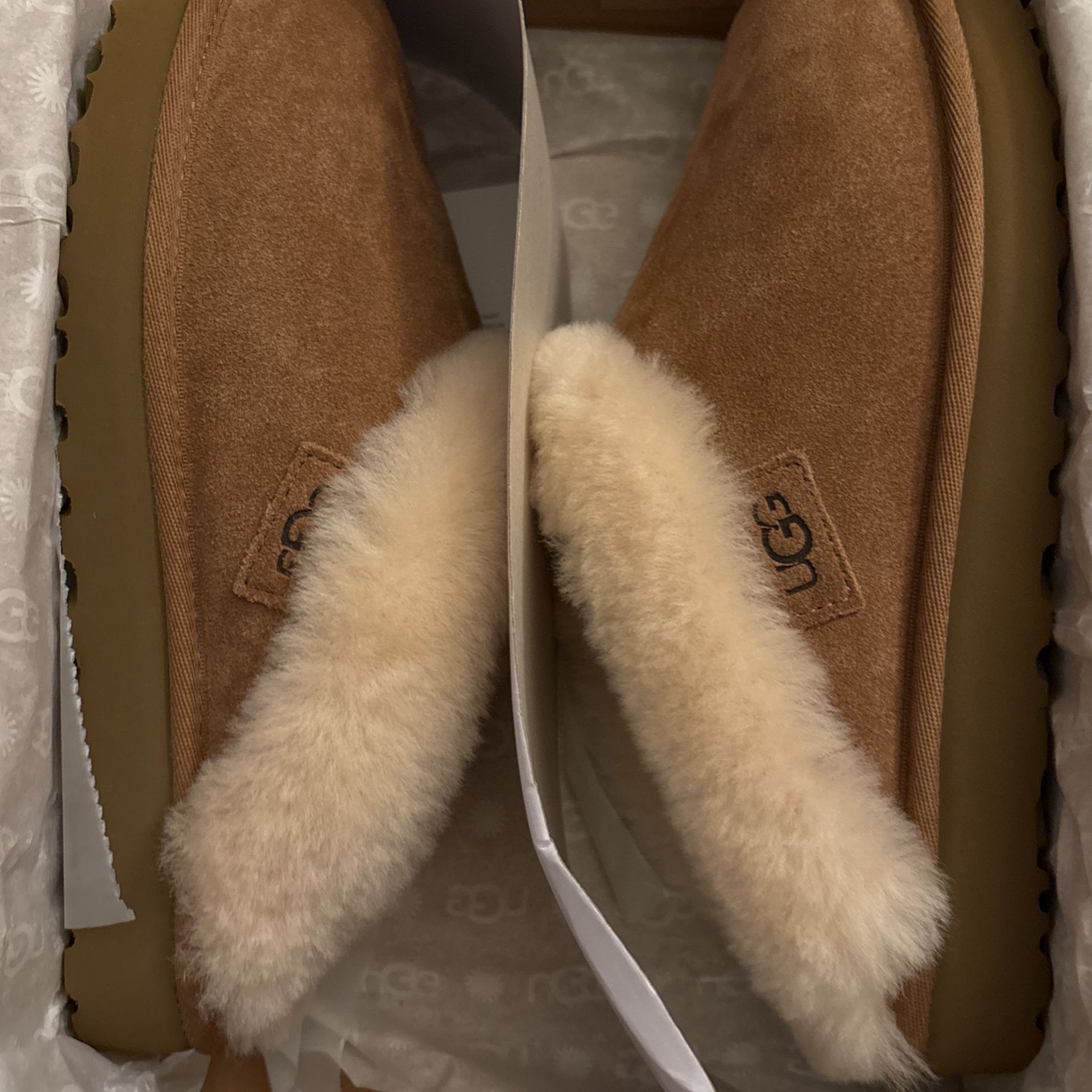UGG- Disquette : Size 9 : light Brown 