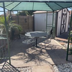 Black Steel Round Table 