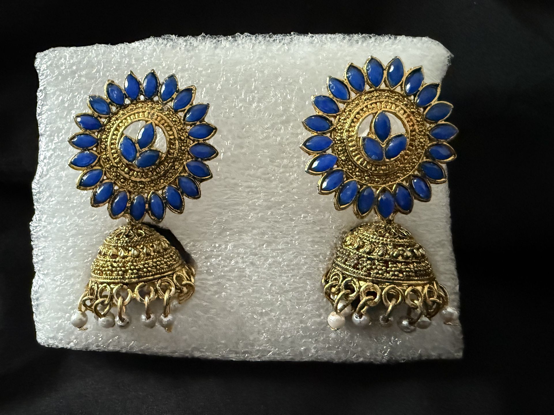 Alloy Gold Traditional Gold Plated Blue Kundan Jhumka Jhumki Earring 20 x 15 x 3.8 Cm